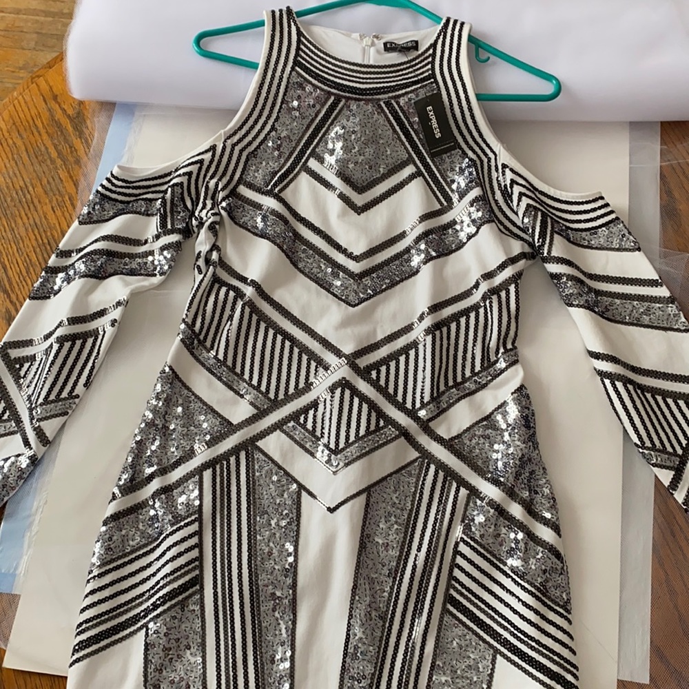 Dress - Picture 1 of 3